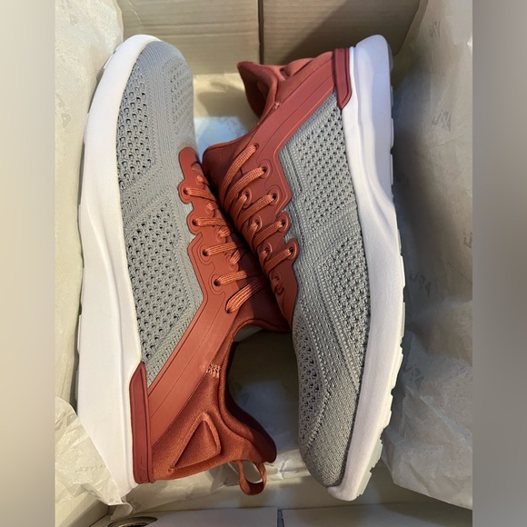 APL Men’s Techloom Tracer in  Cedarwood/Cement/White size 8 men’s main image 8